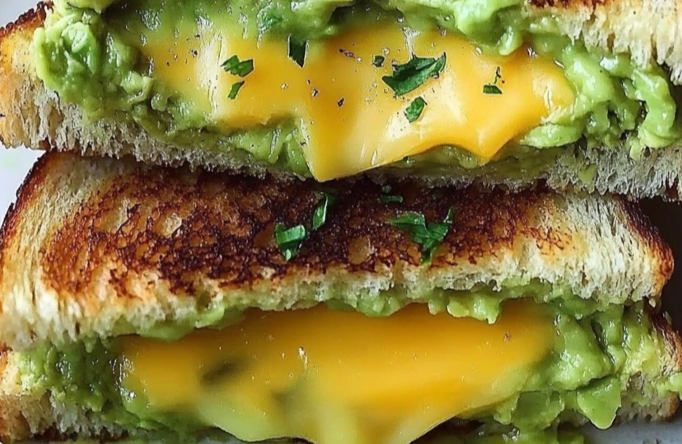 Creamy Avocado Grilled Cheese Recipe – Easy Comfort Food