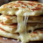 Cheese naans faits maison