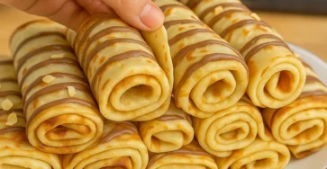 Crêpes moelleuses roulées au chocolat