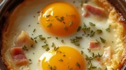 Œufs cocotte gratinés au jambon cru