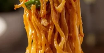 Nouilles Asiatiques Sautées à la Sauce Épicée