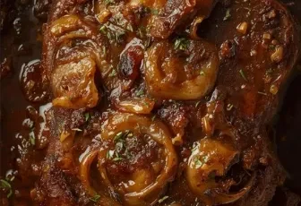 Bœuf Fondant aux Oignons Caramélisés