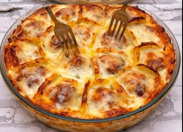 Boulettes de viande aux pommes de terre gratinées au fromage