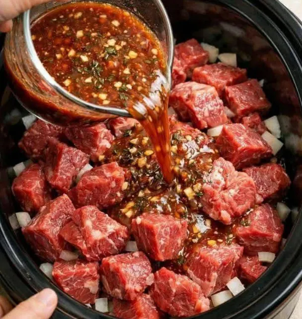 Bœuf Mijoté à la Mijoteuse Sauce Ail & Herbes